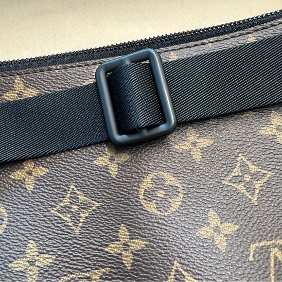 Louis Vuitton Christopher Bumbag Monogram Brown - Picture 8 of 15